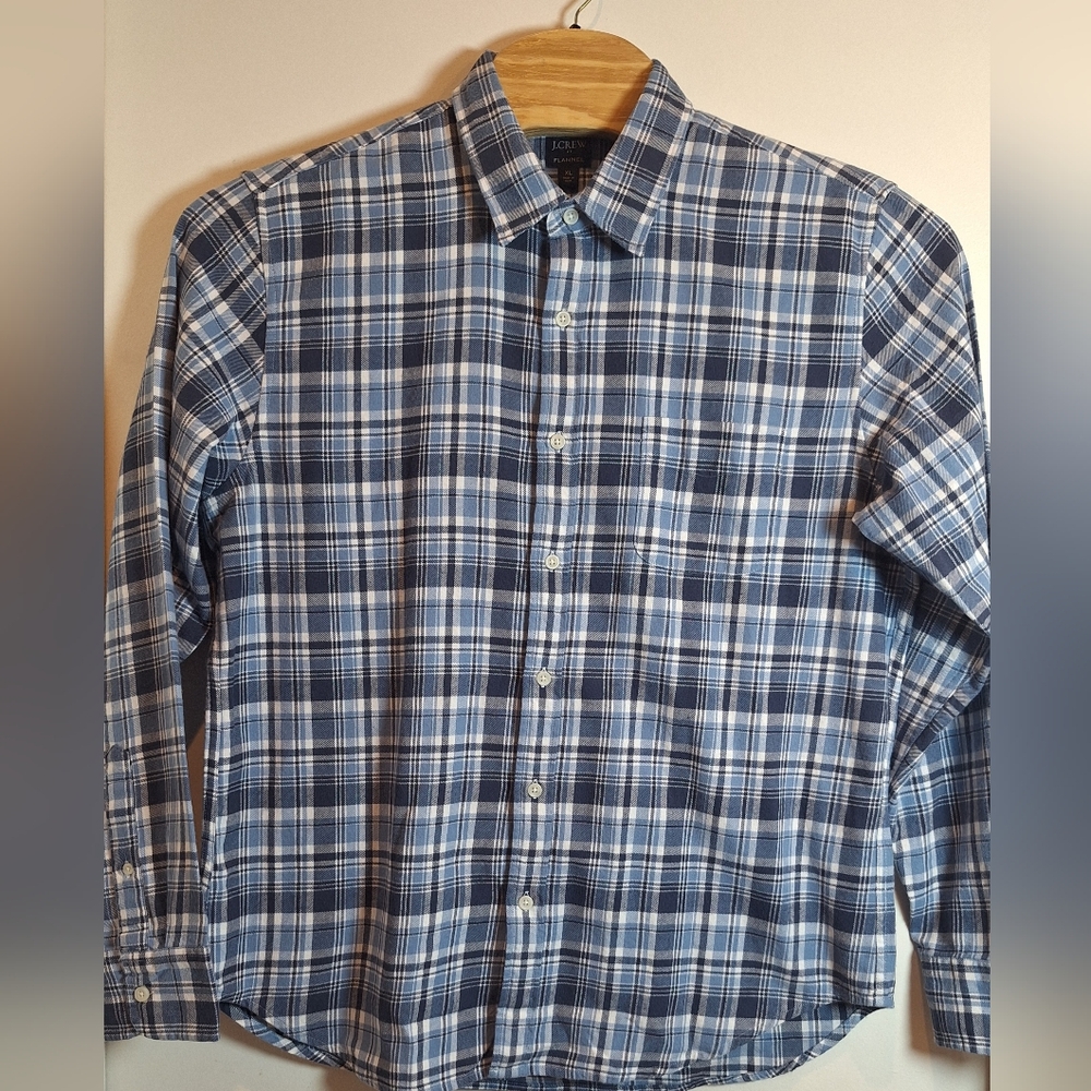 J Crew Men's Classic Flannel XL Button Up Shirt Blue & White Soft Plaid Design